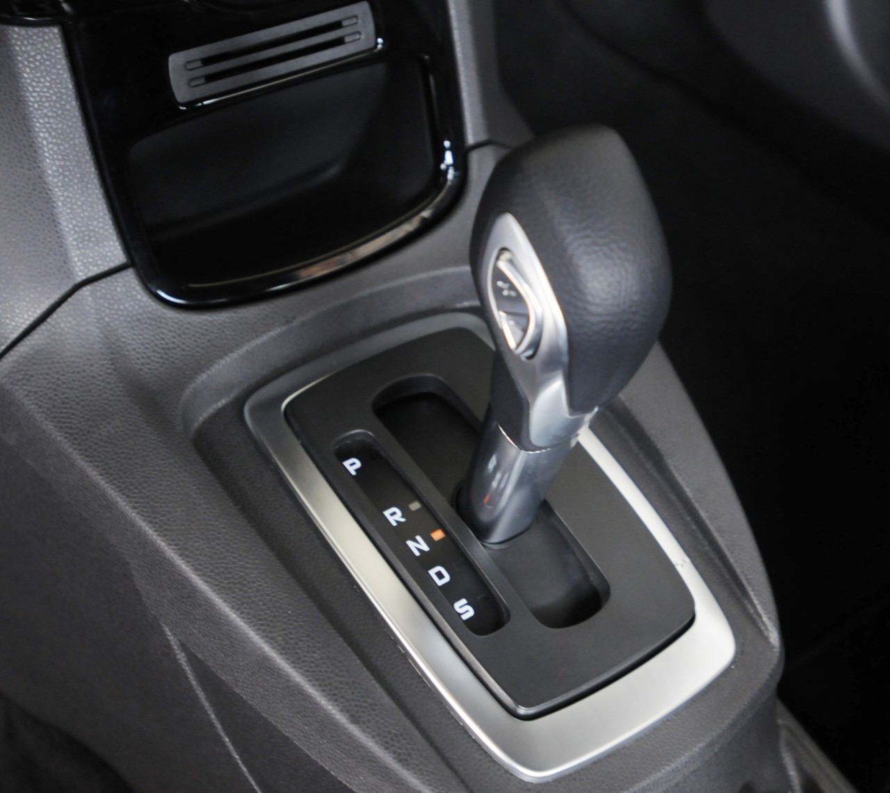 New Fiesta Hatch 2014 Interna 8