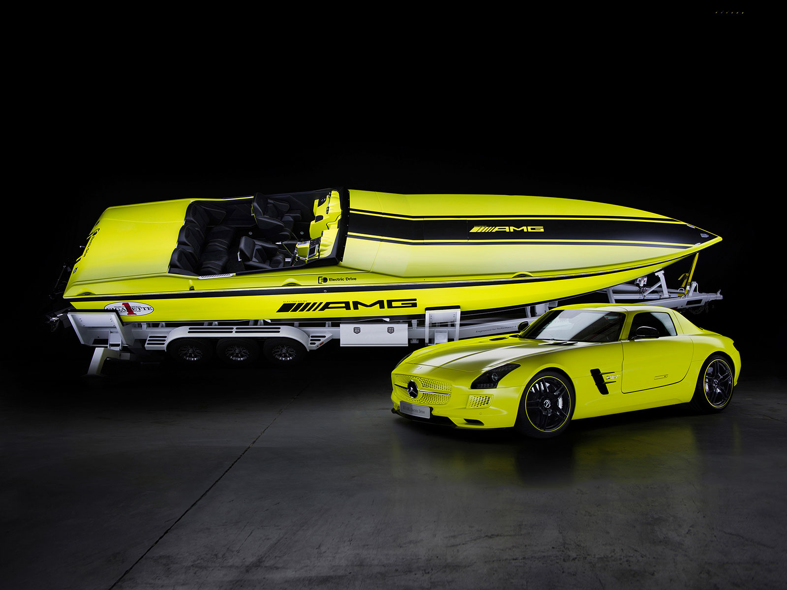 Mercedes-AMG-Cigarette-Racing-Powerboat-Concept-01