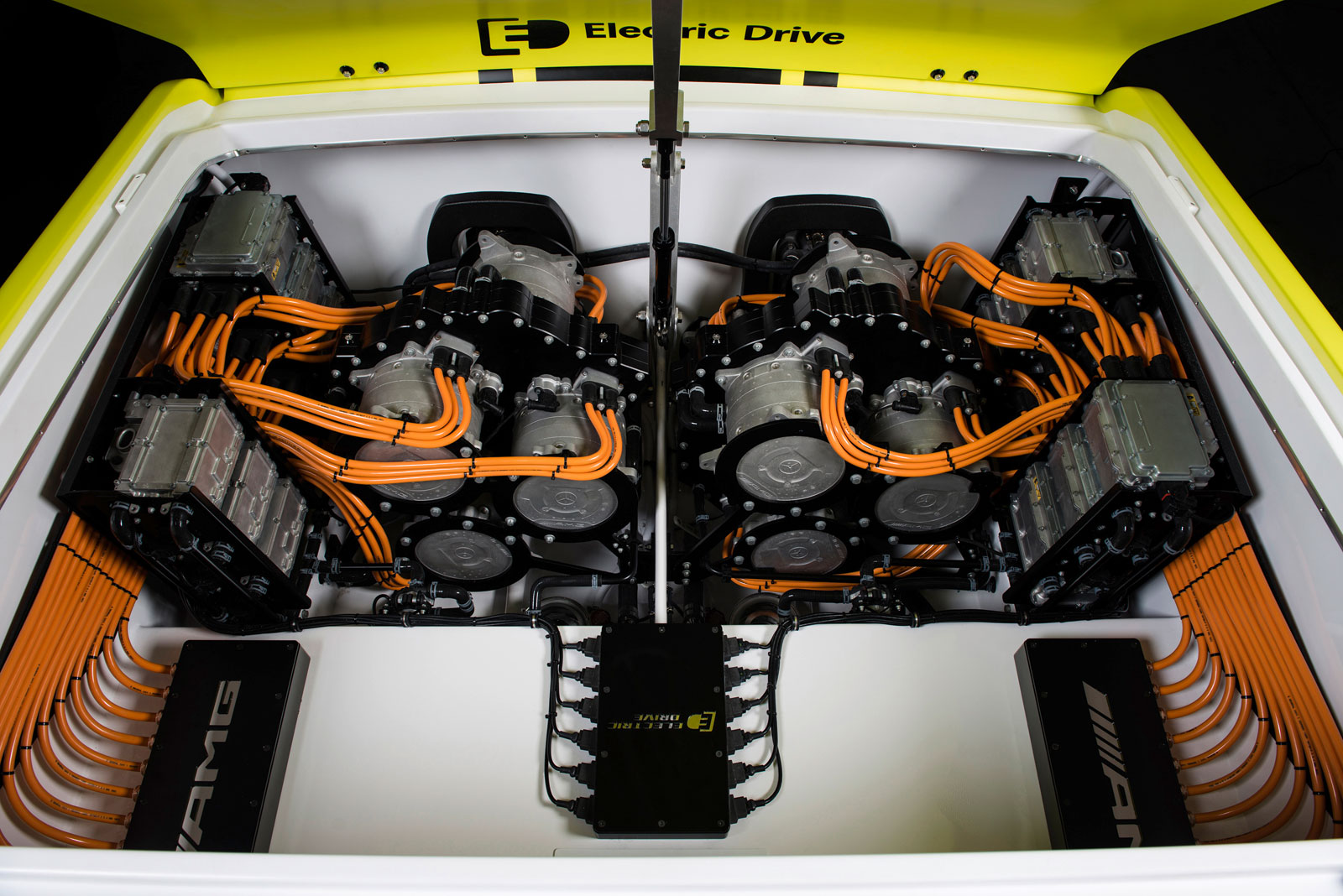 Mercedes-AMG-Cigarette-Racing-Powerboat-Concept-05