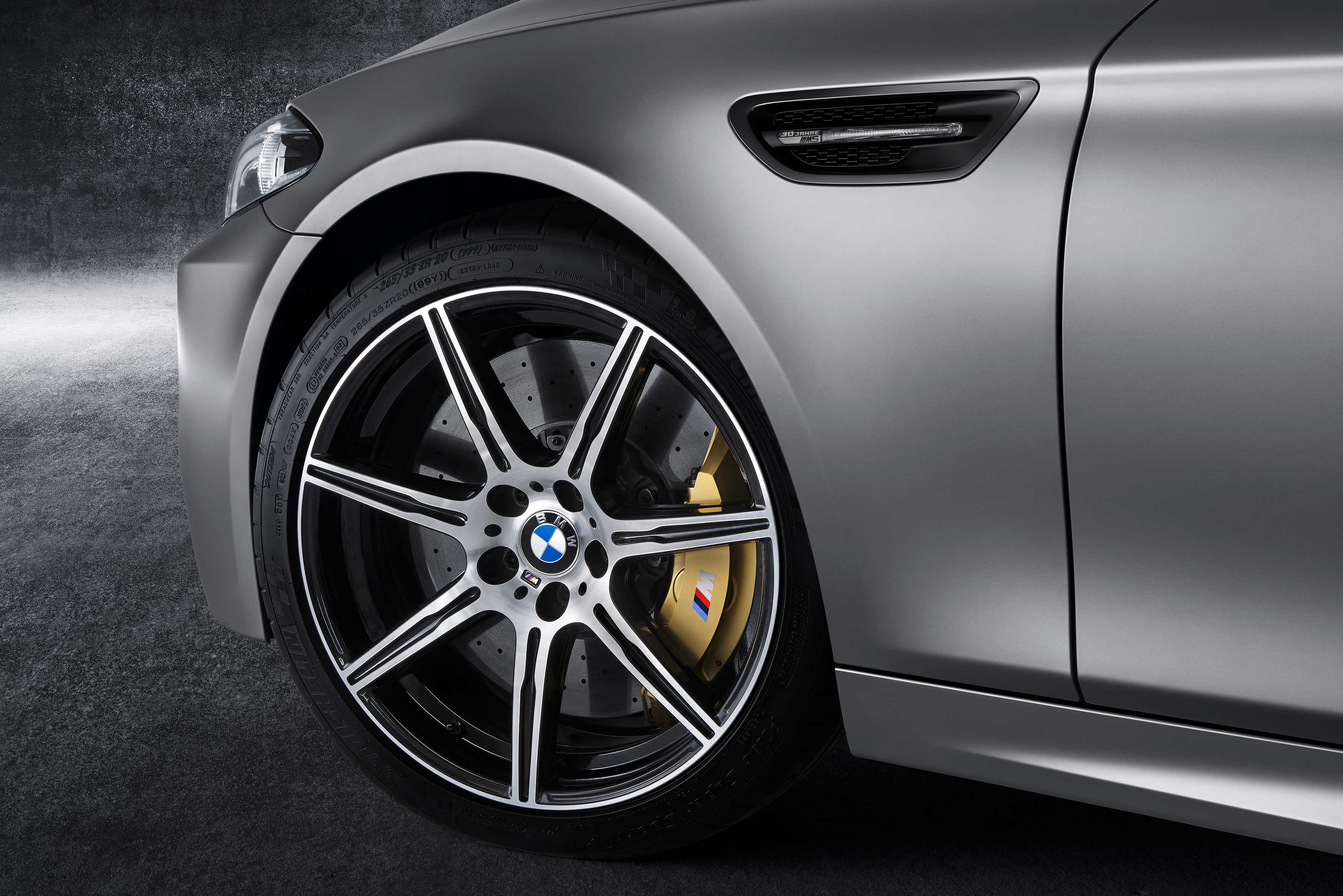BMW 30 Jahre M5 PRNMAG