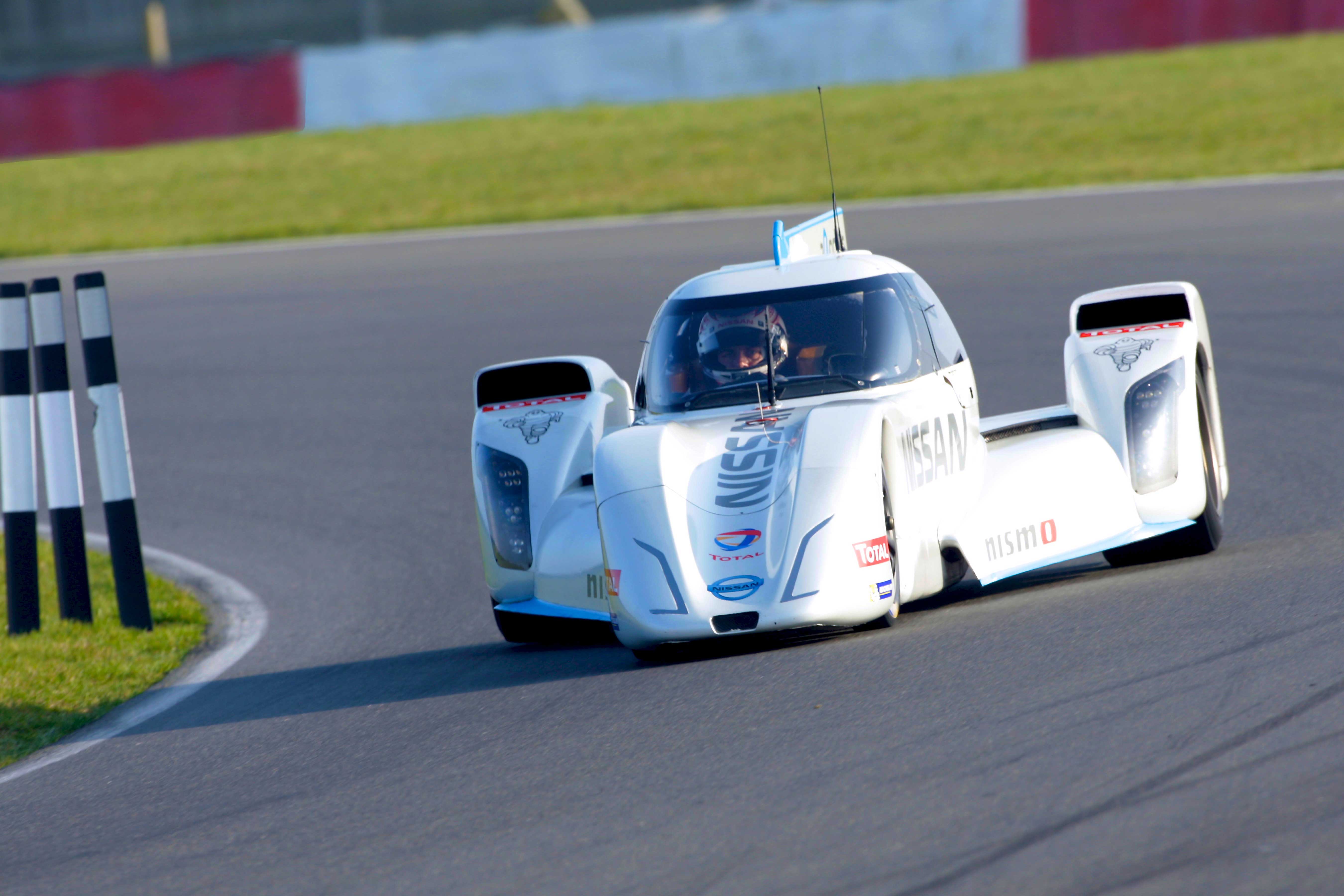 Nissan-GT-Academy-graduates-have-a-new-set-of-buttons-to-push 1