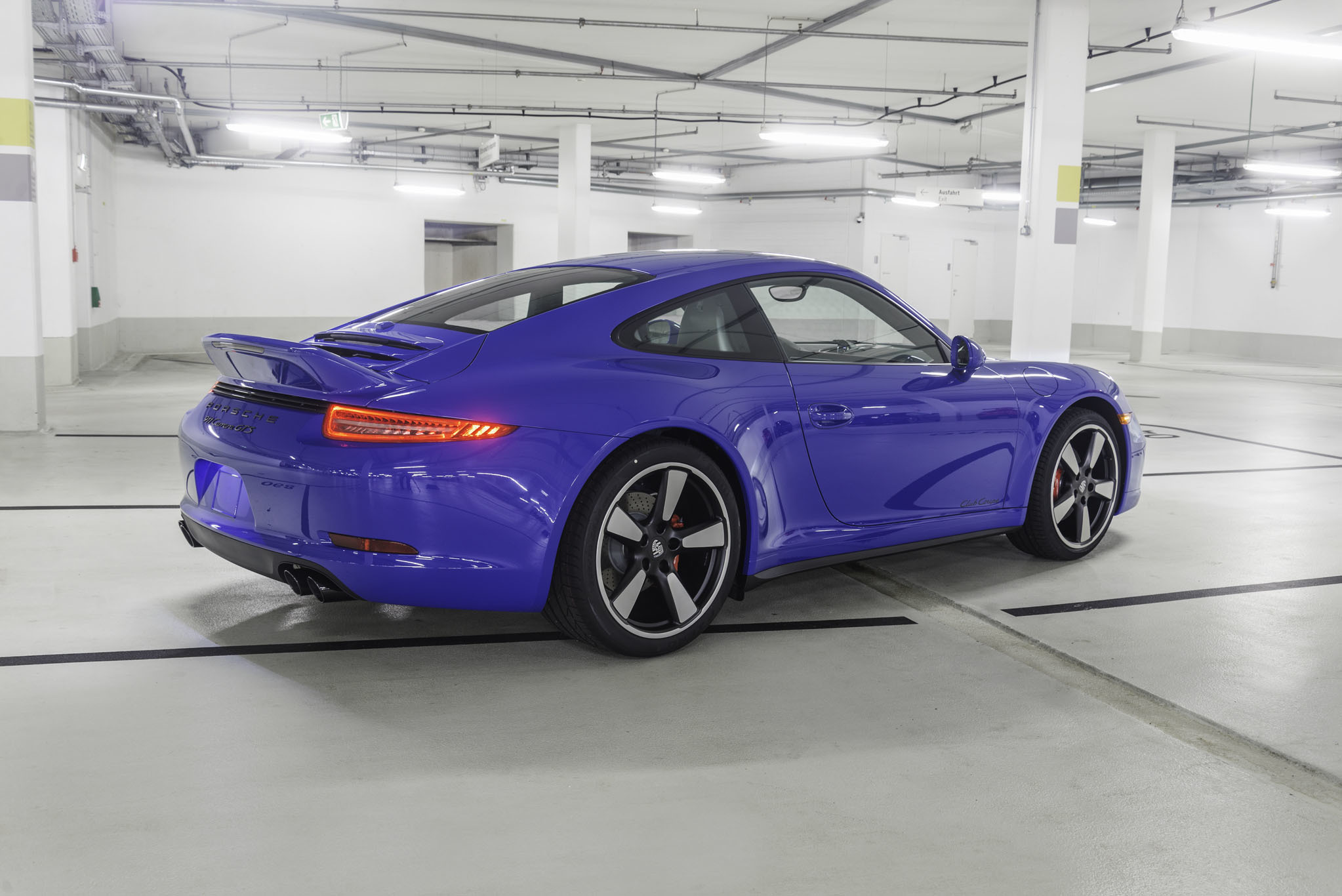 2015 Porsche 911 GTS Club Coupe 2