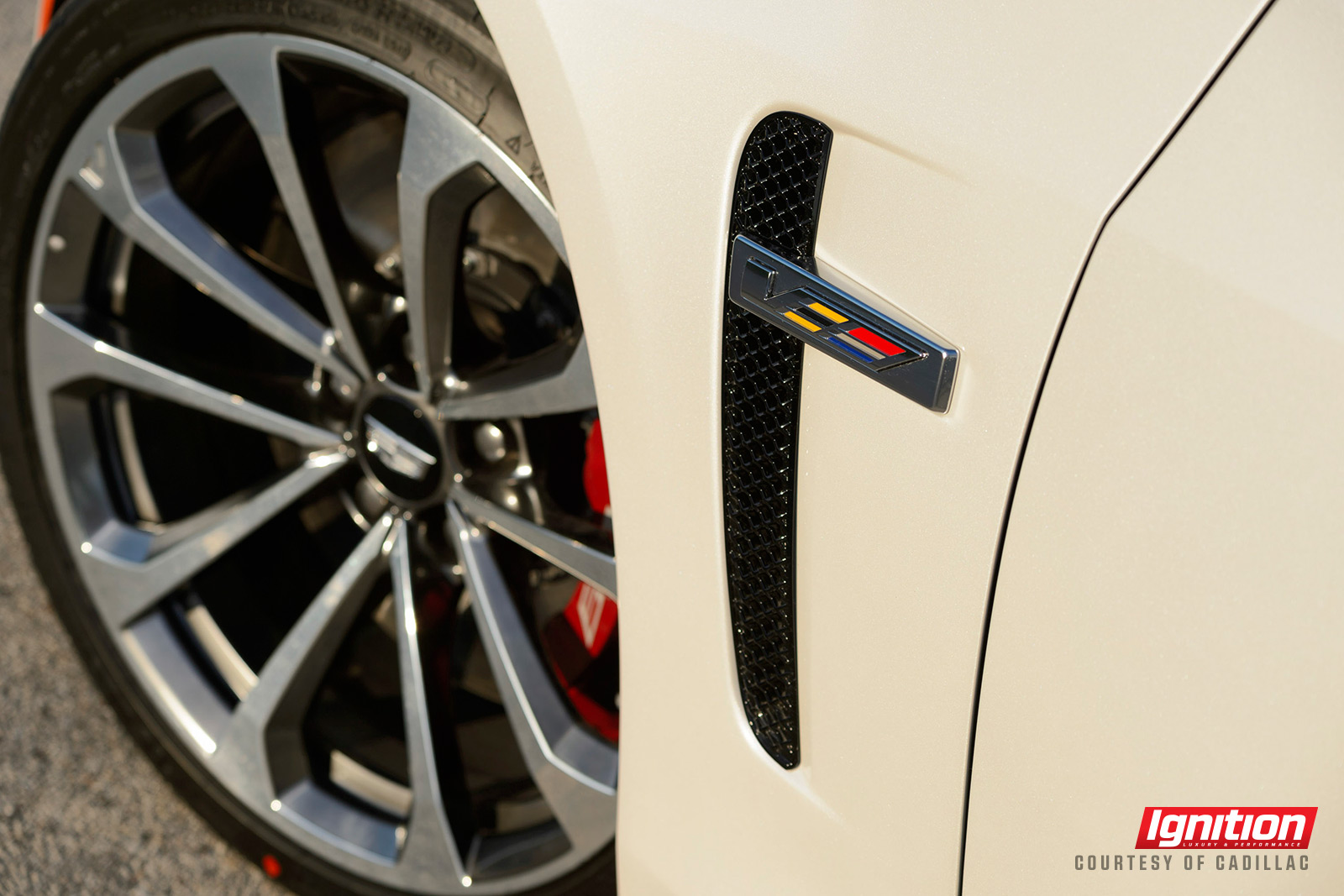 2016-Cadillac-CTS-V-Sedan-029-Ignition