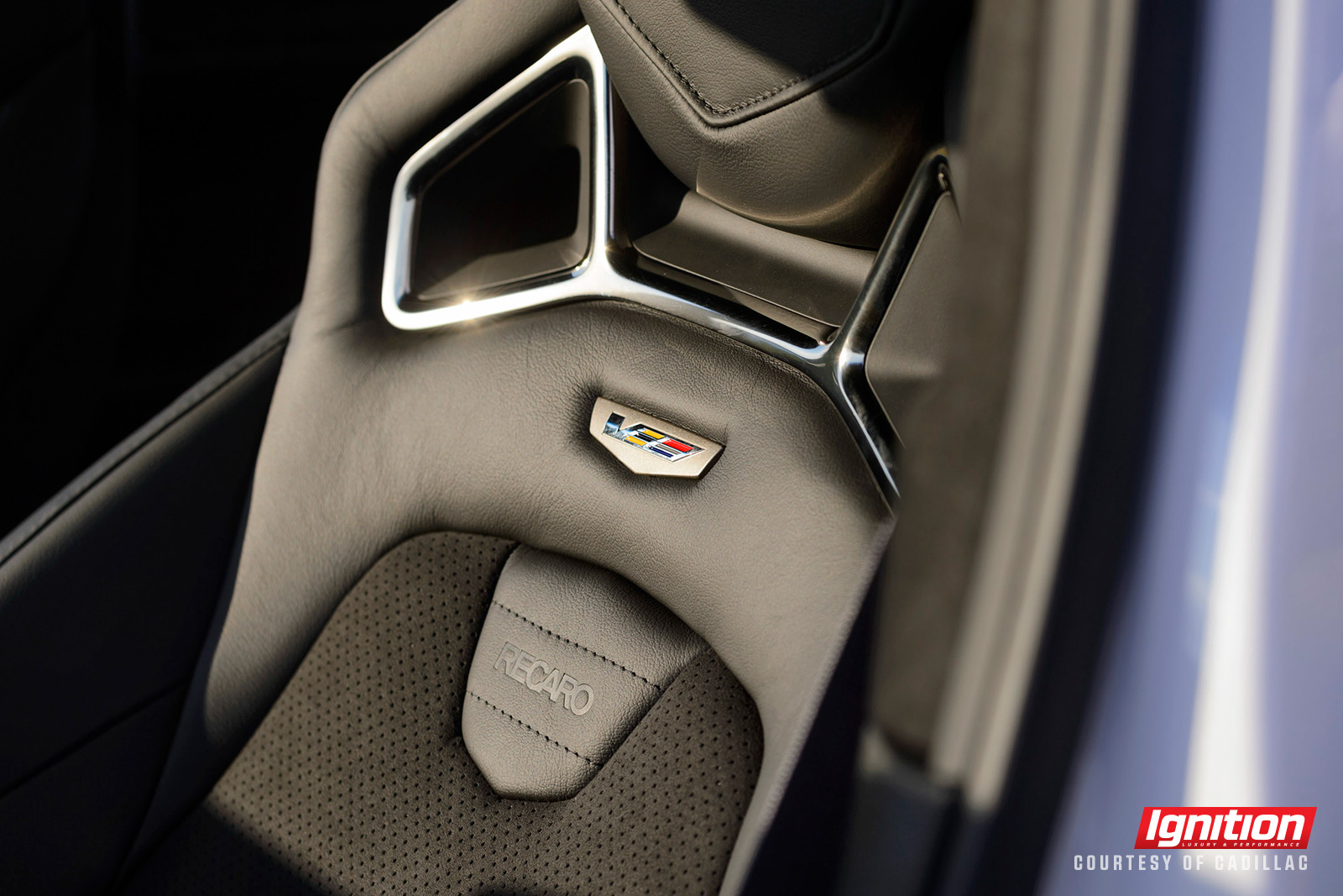 2016-Cadillac-CTS-V-Sedan-034-Ignition