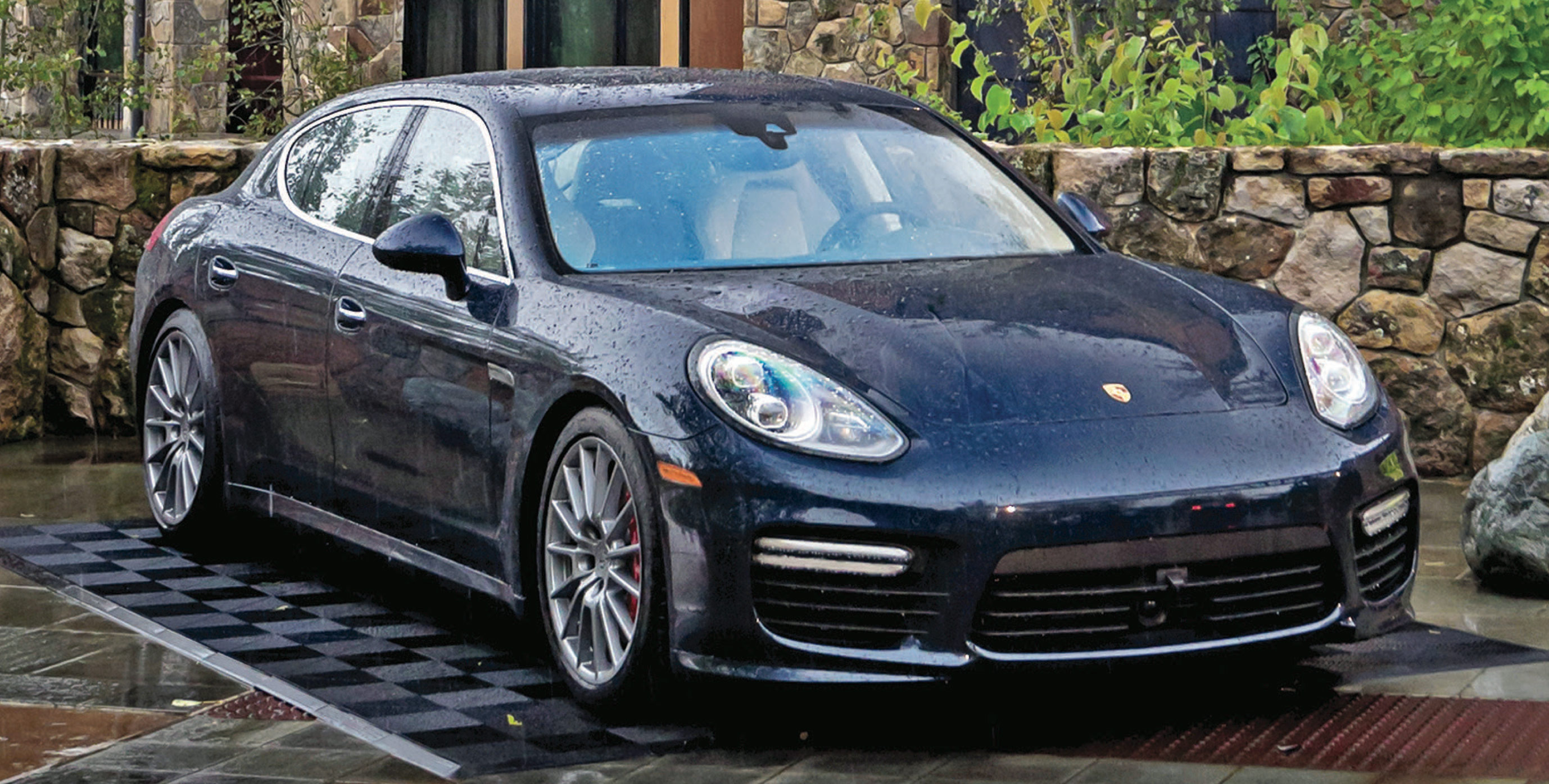 Porsche-Panamera-Turbo-Executive