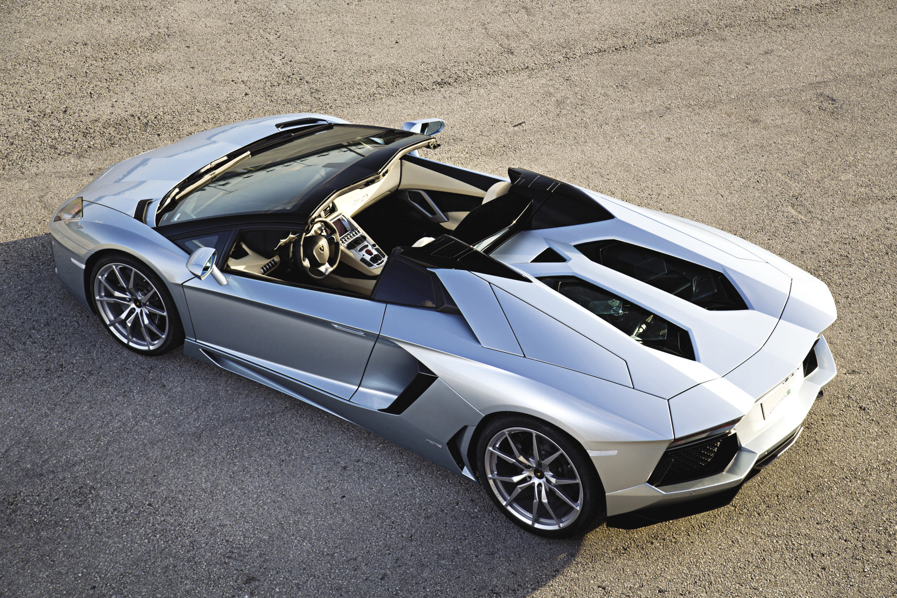 Driven:2013 Lamborghini Aventador Roadster