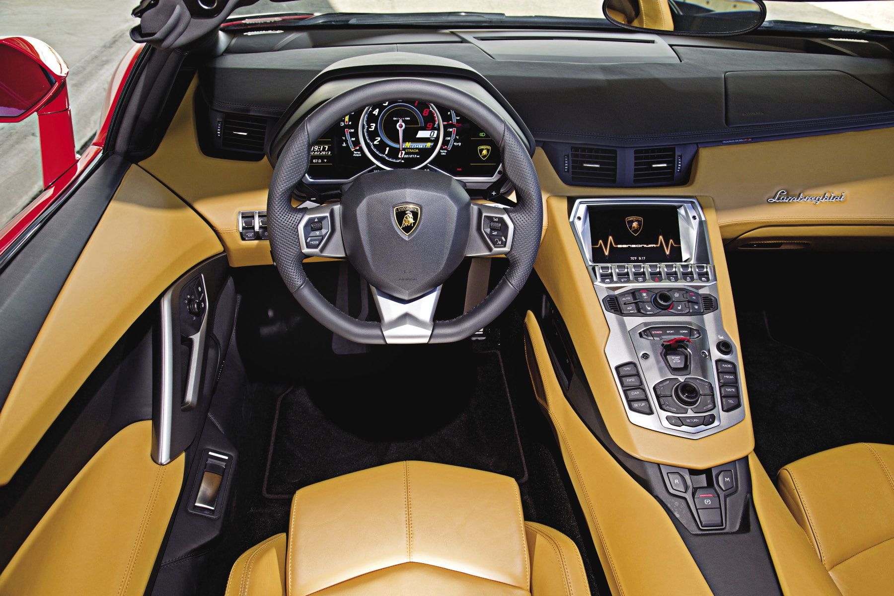 Driven:2013 Lamborghini Aventador Roadster