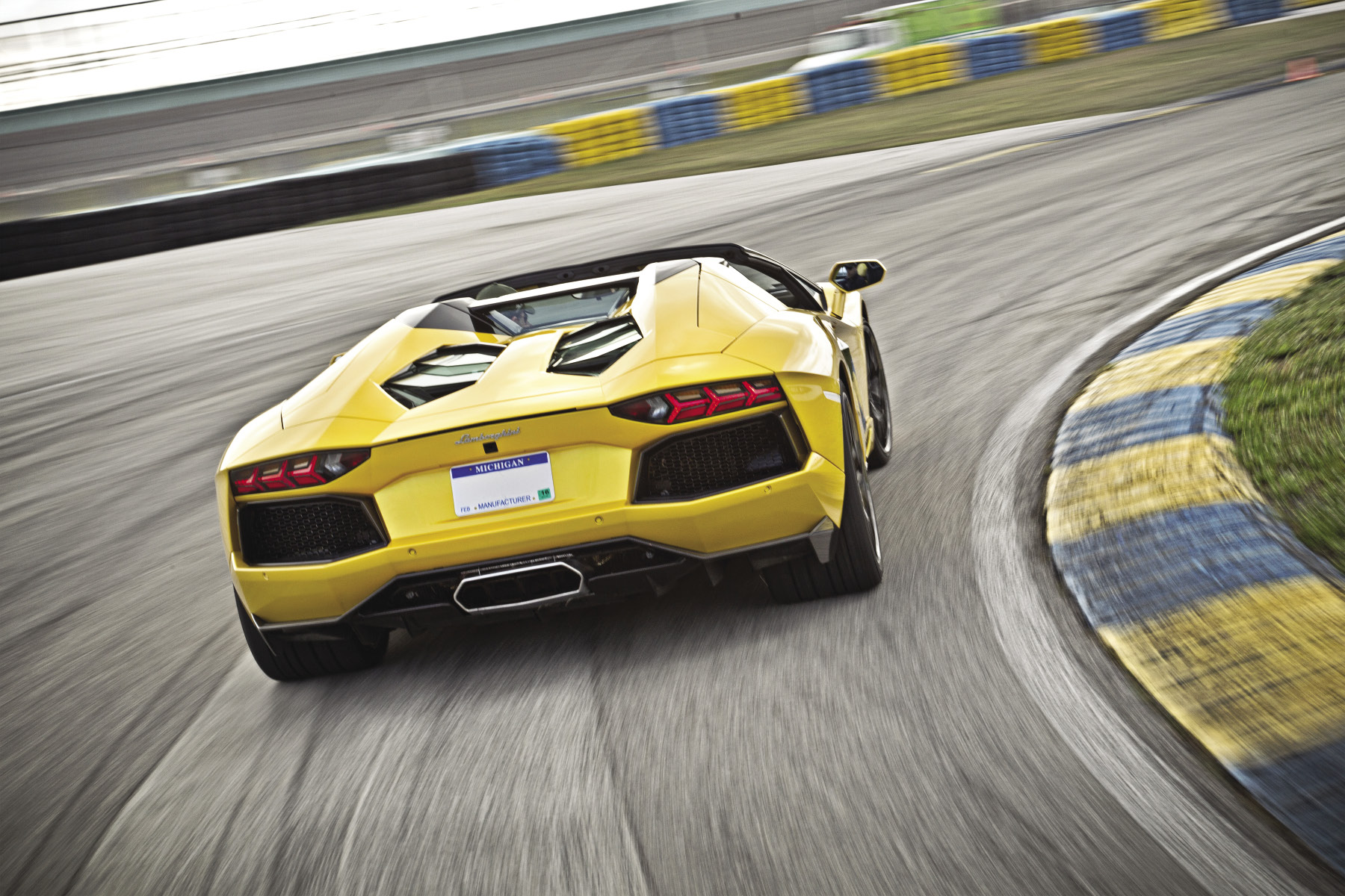 Driven:2013 Lamborghini Aventador Roadster