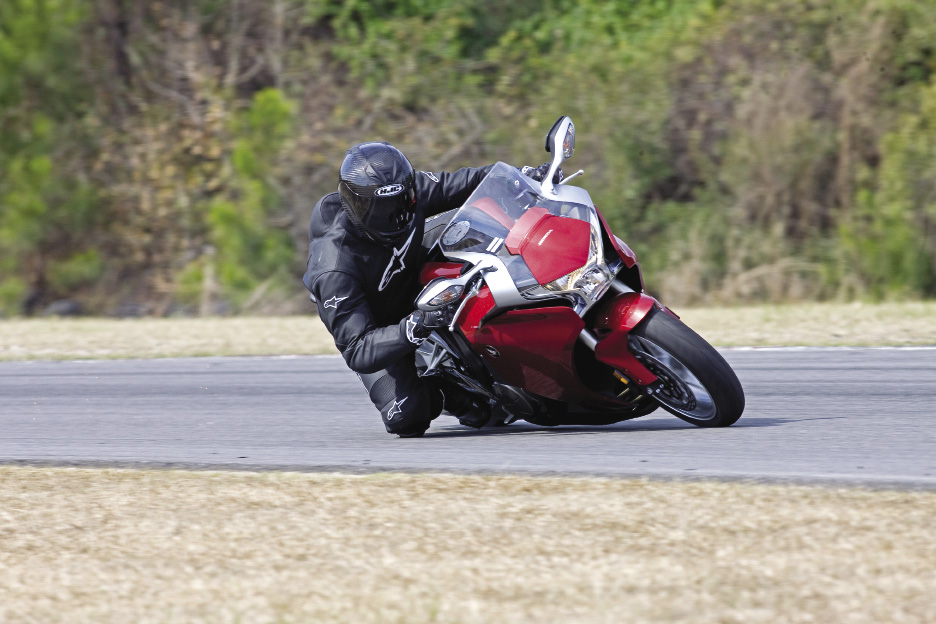 Ride comfort on both VFR1200FA models was very good on a variety of different road surfaces, from dirt roads to city streets.