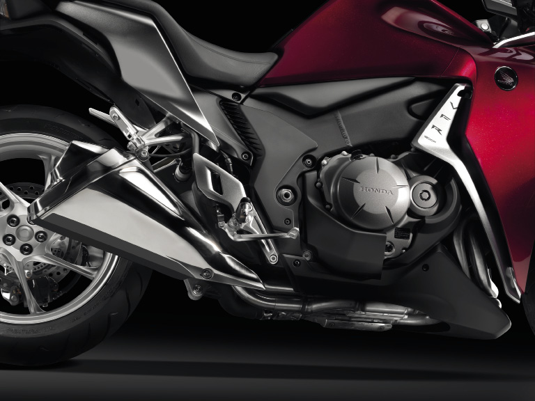 The VFR1200FA uses a more compact version of Honda’s V-4 engine.