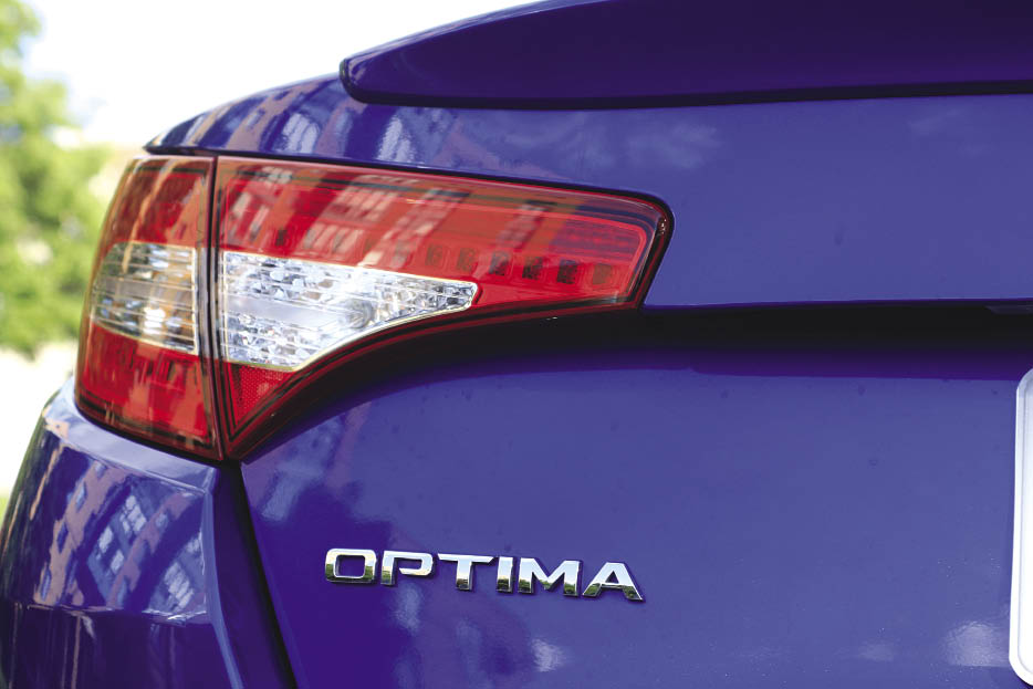 2011_Kia_Optima_3