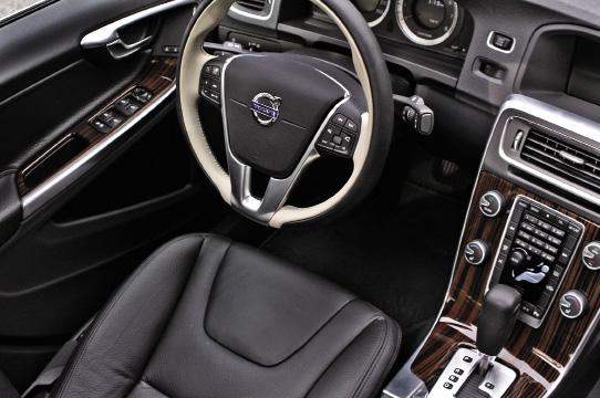 2011_Volvo_S60_11