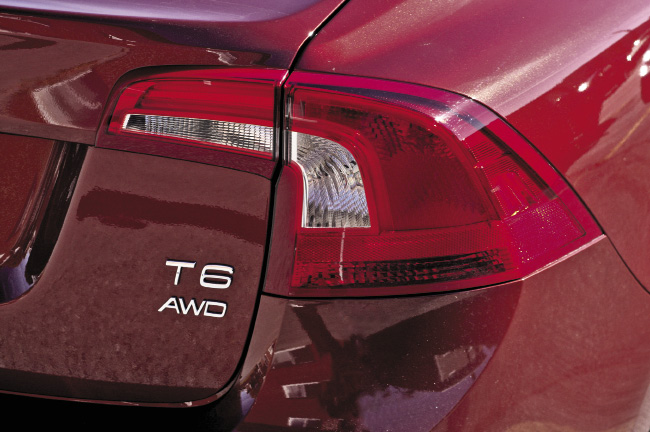2011_Volvo_S60_2