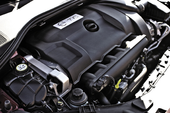 2011_Volvo_S60_3