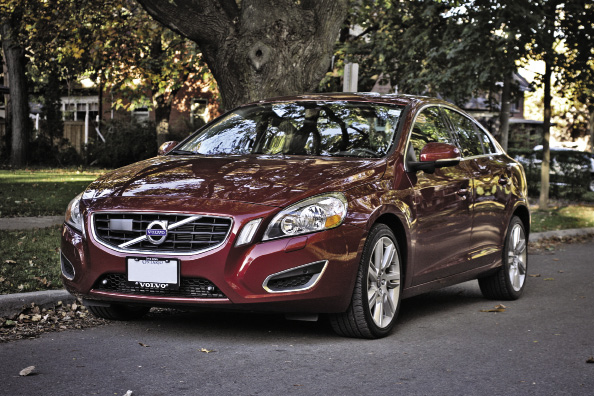 2011_Volvo_S60_4