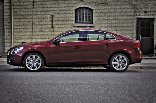 2011_Volvo_S60_6