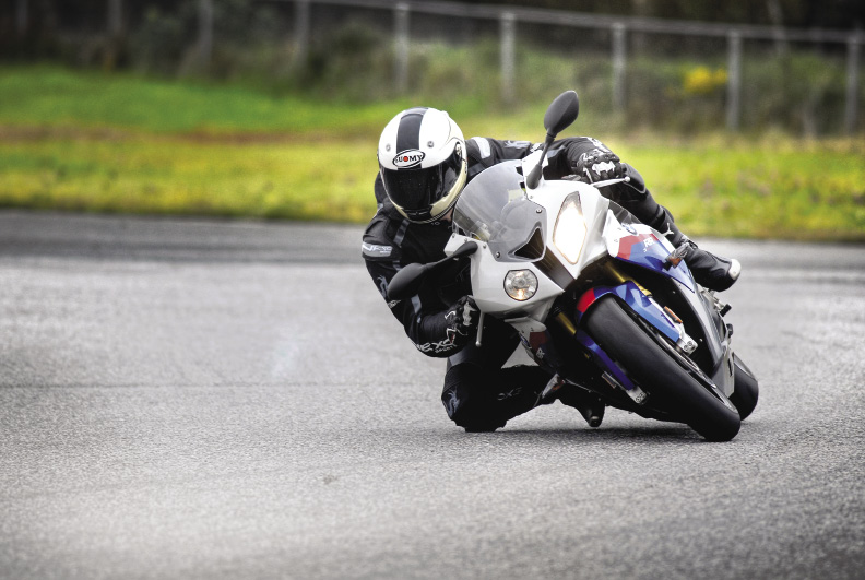 The BMW S1000RR features an array of impressive technologies, including Dynamic Traction Control, Race ABS and Gear Shift Assistant. All are standard features.